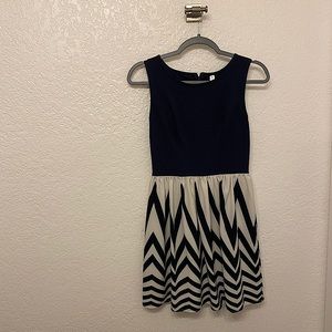 Junior’s dress, Xhilaration, S, chevron Navy/Grey
